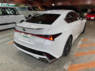2023 Lexus IS thumbnail 36