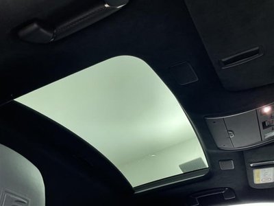 2018 Lexus LS photo 2