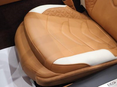 2023 Aston Martin DBS VOLANTE — миниатюра 32