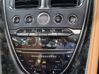 2023 Aston Martin DBS VOLANTE — миниатюра 54