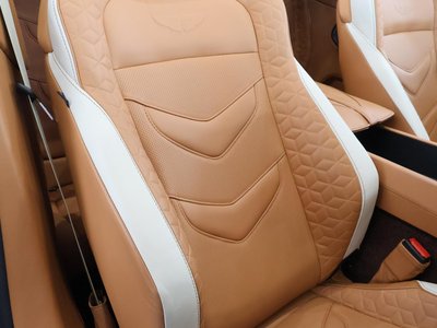 2023 Aston Martin DBS VOLANTE — миниатюра 37