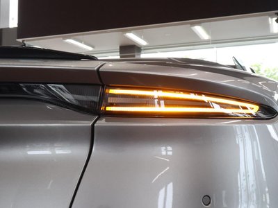 2023 Aston Martin DBS VOLANTE — миниатюра 27