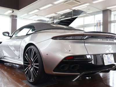صورة 14 لـ 2023 Aston Martin DBS VOLANTE