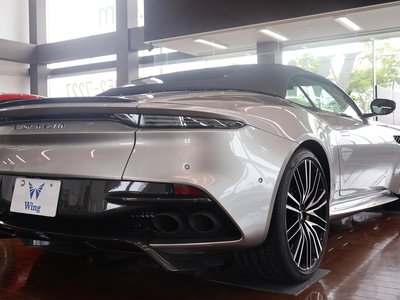 صورة 10 لـ 2023 Aston Martin DBS VOLANTE