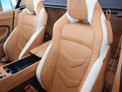 2023 Aston Martin DBS VOLANTE — миниатюра 31