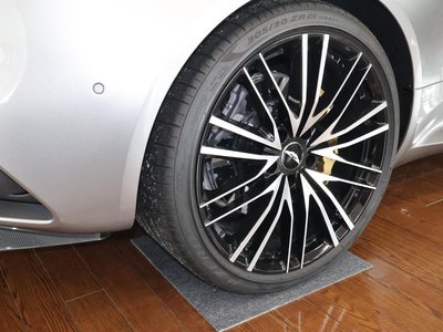 2023 Aston Martin DBS VOLANTE — миниатюра 19
