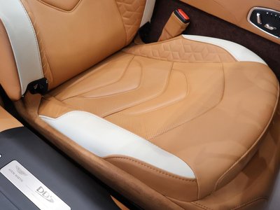 2023 Aston Martin DBS VOLANTE — миниатюра 38