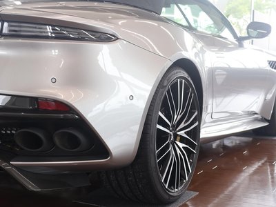 صورة 12 لـ 2023 Aston Martin DBS VOLANTE