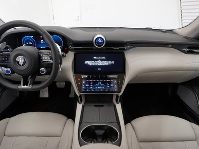 صورة 10 لـ 2025 Maserati GRANTURISMO