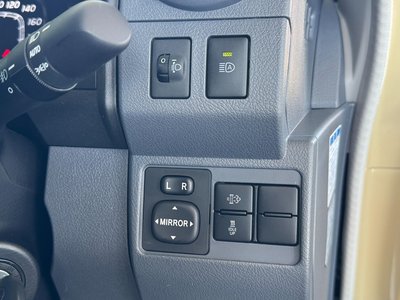 2025 Toyota LAND CRUISER 70 thumbnail 35
