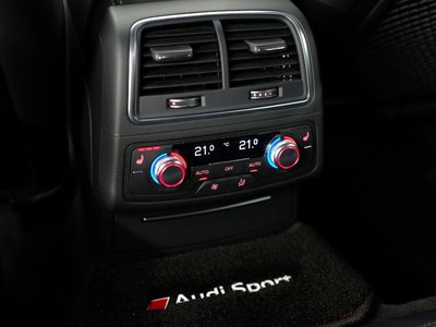 2015 AUDI RS6 AVANT 照片 47