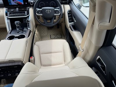 2025 Toyota LAND CRUISER 300 照片 24