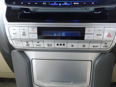 2022 Toyota LAND CRUISER PRADO — фото 11