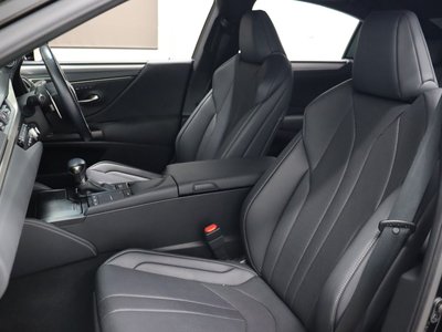 2021 Lexus ES — миниатюра 17