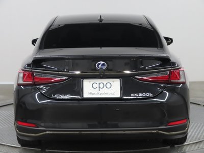 2021 Lexus ES — миниатюра 4