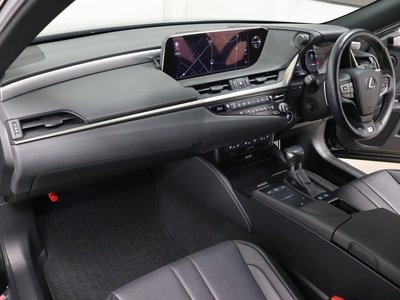 2021 Lexus ES — миниатюра 12