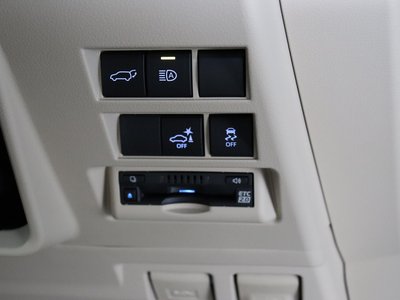 2023 Toyota LAND CRUISER 300 — фото 10
