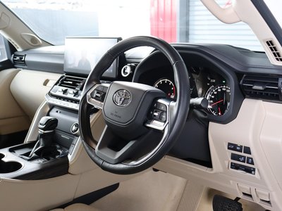 2023 Toyota LAND CRUISER 300 — фото 25