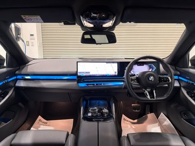 2025 BMW 5 SERIES 照片 6