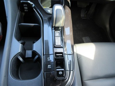 صورة 25 لـ 2025 Toyota CROWN ESTATE