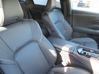 صورة 20 لـ 2025 Toyota CROWN ESTATE