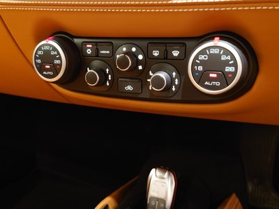 صورة 45 لـ 2019 Ferrari 488 SPIDER