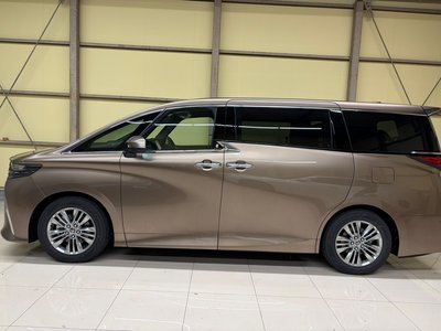 2026 Toyota ALPHARD — фото 3