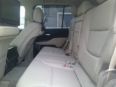 2025 Toyota LAND CRUISER 300 photo 7