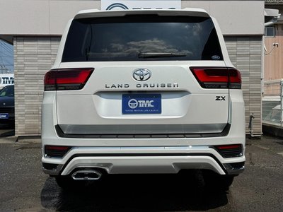 2025 Toyota LAND CRUISER 300 photo 5