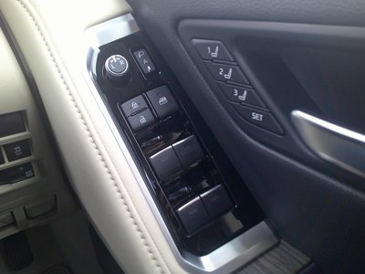 2025 Toyota LAND CRUISER 300 thumbnail 23
