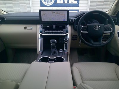 2025 Toyota LAND CRUISER 300 photo 10