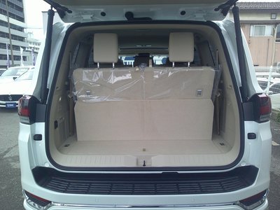 2025 Toyota LAND CRUISER 300 thumbnail 31