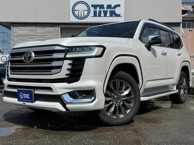 2025 Toyota LAND CRUISER 300 photo 1