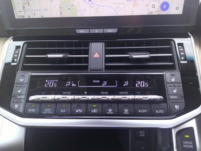 2025 Toyota LAND CRUISER 300 thumbnail 17