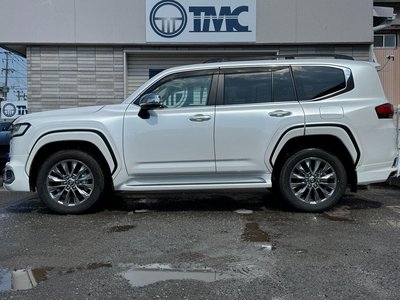 2025 Toyota LAND CRUISER 300 photo 3