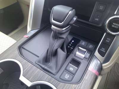 2025 Toyota LAND CRUISER 300 photo 13