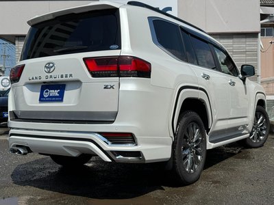 2025 Toyota LAND CRUISER 300 photo 4