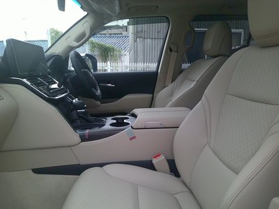 2025 Toyota LAND CRUISER 300 photo 6