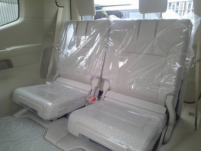 2025 Toyota LAND CRUISER 300 photo 8