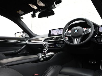 2018 BMW M5 — миниатюра 56