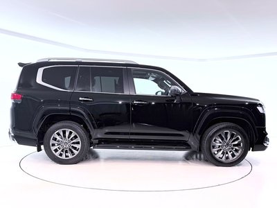 2026 Toyota LAND CRUISER 300 photo 9