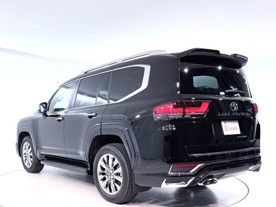 2026 Toyota LAND CRUISER 300 photo 6