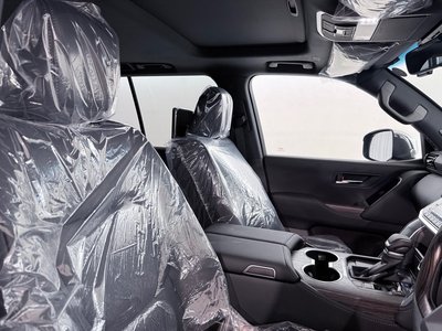 2026 Toyota LAND CRUISER 300 photo 4