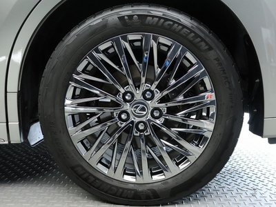 2024 Lexus LM photo 10