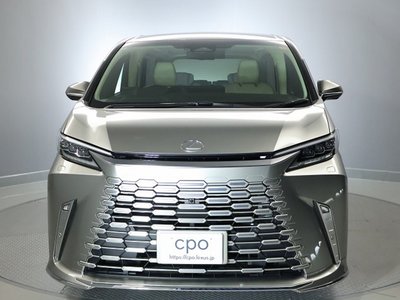 2024 Lexus LM photo 2