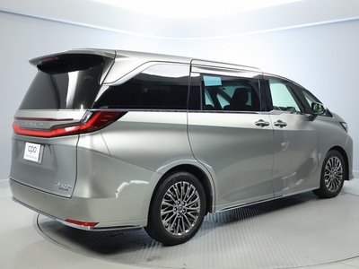 2024 Lexus LM photo 5