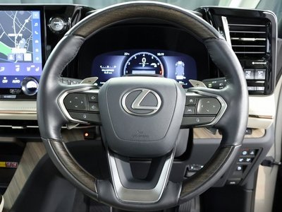 2024 Lexus LM photo 11