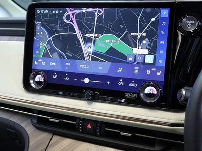 2024 Lexus LM photo 18