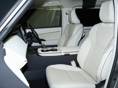 2024 Lexus LM photo 21