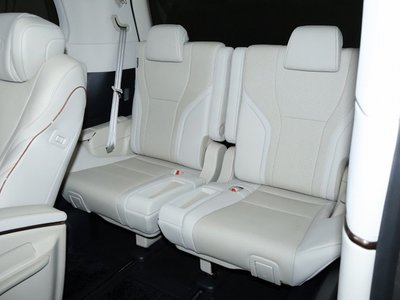 2024 Lexus LM photo 24